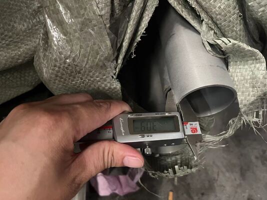 Round 304 316L Stainless Steel Tubes 6mm Thread Male Female Welded Pipe Suitable for Architectural Decoration